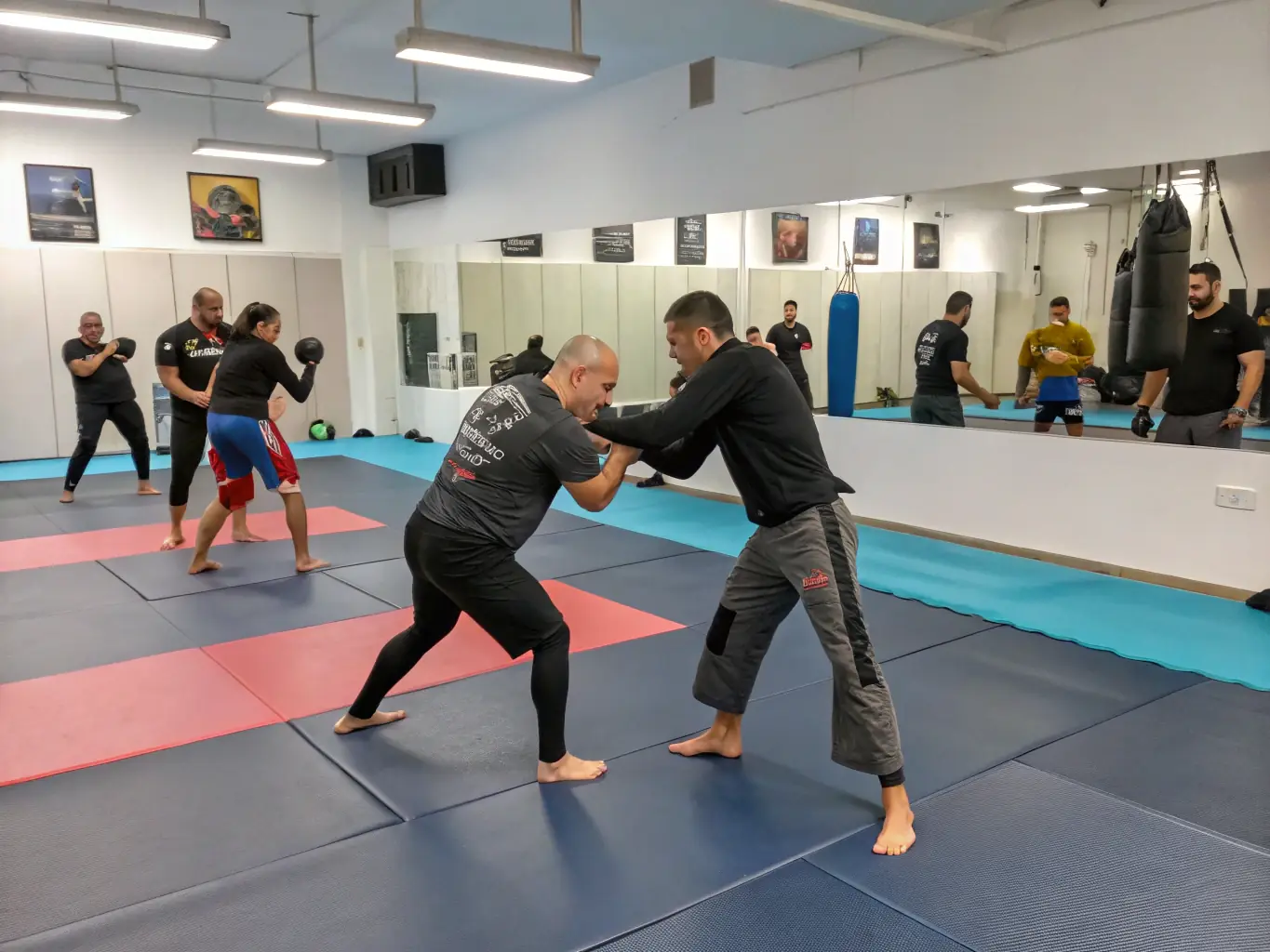 An image showing Miğfer Akademi students practicing close-quarters combat techniques in a training facility. The students are wearing protective gear and working with experienced instructors to develop their tactical skills.